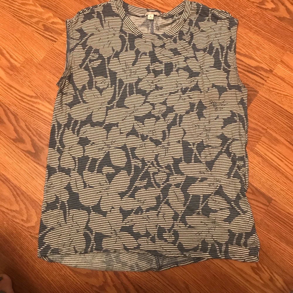 Gap shirt